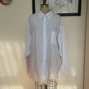 NWOT White Van Heusen Silky Poplin Button Down